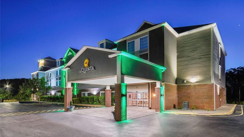 <b>La Quinta Inn & Suites Stonington Exterior</b>. Images powered by <a href="https://iceportal.shijigroup.com/" title="IcePortal" target="_blank">IcePortal</a>.