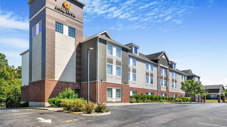 <b>La Quinta Inn & Suites Stonington Exterior</b>. Images powered by <a href="https://iceportal.shijigroup.com/" title="IcePortal" target="_blank">IcePortal</a>.