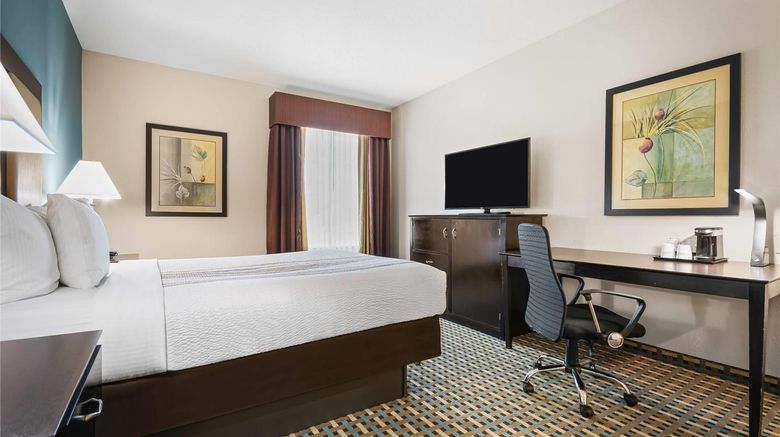 <b>La Quinta Inn & Suites Stonington Room</b>. Images powered by <a href="https://iceportal.shijigroup.com/" title="IcePortal" target="_blank">IcePortal</a>.