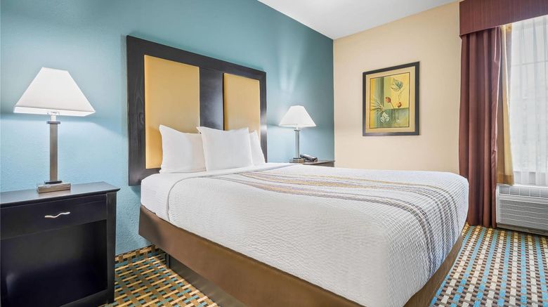 <b>La Quinta Inn & Suites Stonington Room</b>. Images powered by <a href="https://iceportal.shijigroup.com/" title="IcePortal" target="_blank">IcePortal</a>.