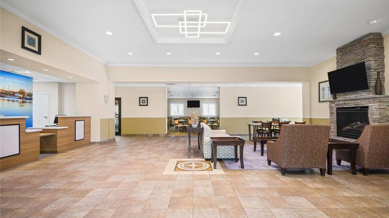 <b>La Quinta Inn & Suites Stonington Lobby</b>. Images powered by <a href="https://iceportal.shijigroup.com/" title="IcePortal" target="_blank">IcePortal</a>.