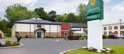 La Quinta Inn Buffalo Airport Exterior