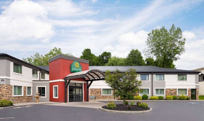 La Quinta Inn Buffalo Airport Exterior