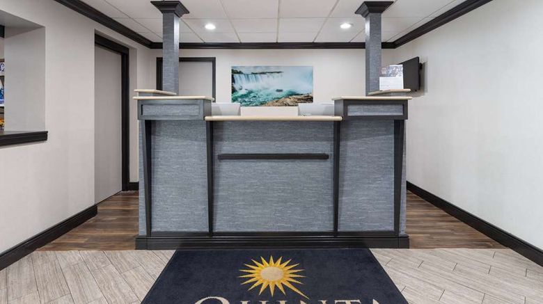 <b>La Quinta Inn Buffalo Airport Lobby</b>. Images powered by <a href="https://iceportal.shijigroup.com/" title="IcePortal" target="_blank">IcePortal</a>.