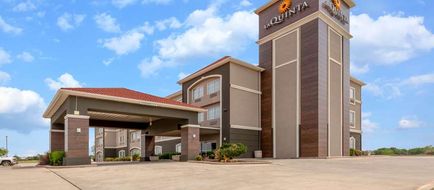 La Quinta Inn & Suites Bridgeport Exterior