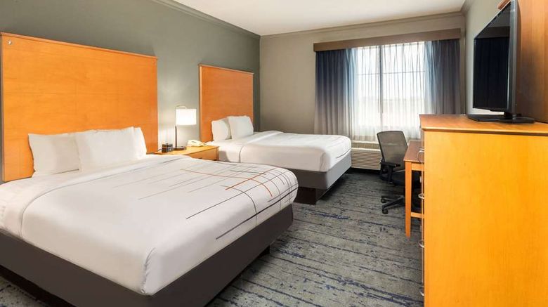 <b>La Quinta Inn & Suites Bridgeport Room</b>. Images powered by <a href="https://iceportal.shijigroup.com/" title="IcePortal" target="_blank">IcePortal</a>.