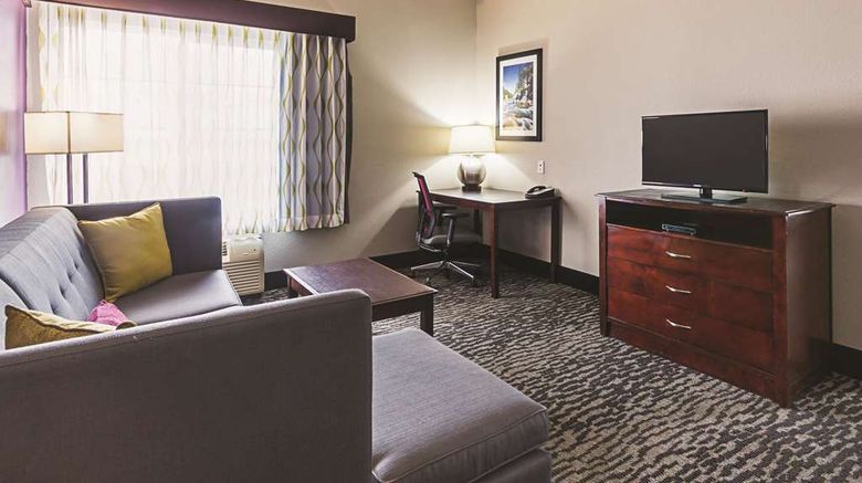<b>La Quinta Inn & Suites Fresno NW Suite</b>. Images powered by <a href="https://iceportal.shijigroup.com/" title="IcePortal" target="_blank">IcePortal</a>.