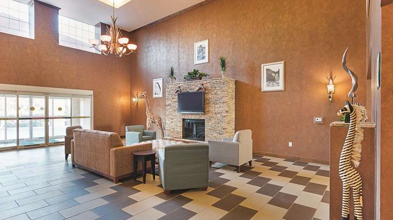 <b>La Quinta Inn & Suites Glen Rose Lobby</b>. Images powered by <a href="https://iceportal.shijigroup.com/" title="IcePortal" target="_blank">IcePortal</a>.