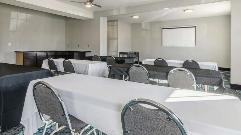 <b>La Quinta Inn & Suites Kansas City Arpt Meeting</b>. Images powered by <a href="https://iceportal.shijigroup.com/" title="IcePortal" target="_blank">IcePortal</a>.