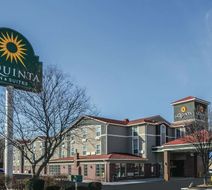La Quinta Inn & Suites Kansas City Arpt Exterior