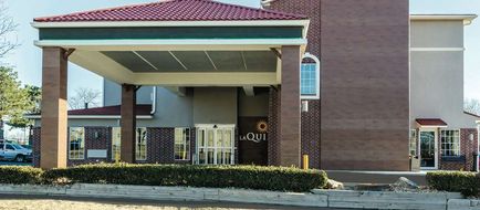 La Quinta Inn & Suites Kansas City Arpt Exterior