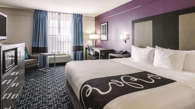 La Quinta Inn & Suites Kansas City Arpt Room
