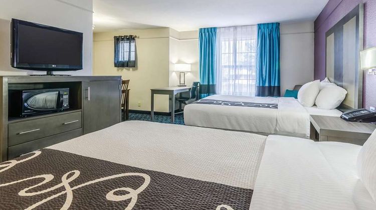 La Quinta Inn & Suites Kansas City Arpt Room