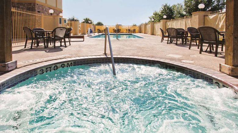 <b>La Quinta Inn & Suites Schertz Pool</b>. Images powered by <a href="https://iceportal.shijigroup.com/" title="IcePortal" target="_blank">IcePortal</a>.
