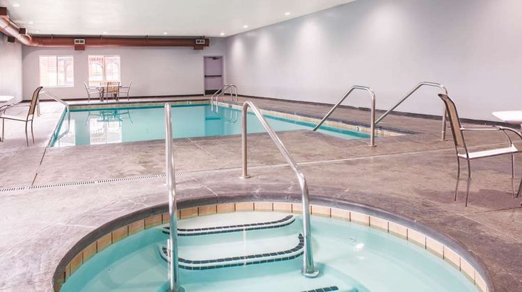La Quinta Inn & Suites Tulsa Airport Pool