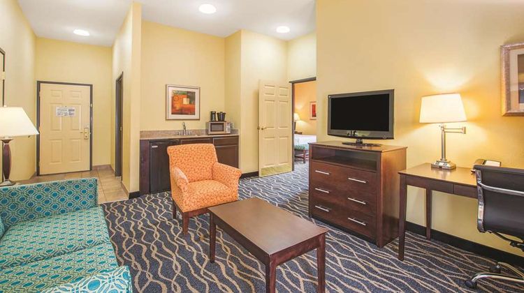 La Quinta Inn & Suites Tulsa Airport Suite