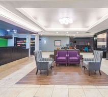 La Quinta Inn & Suites Tulsa Airport Lobby