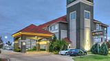 La Quinta Inn & Suites Tulsa Airport Exterior