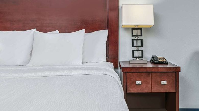 <b>La Quinta Inn & Suites Ft Worth Room</b>. Images powered by <a href="https://iceportal.shijigroup.com/" title="IcePortal" target="_blank">IcePortal</a>.