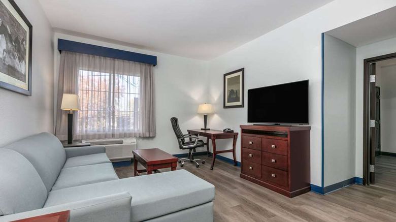 <b>La Quinta Inn & Suites Ft Worth Suite</b>. Images powered by <a href="https://iceportal.shijigroup.com/" title="IcePortal" target="_blank">IcePortal</a>.
