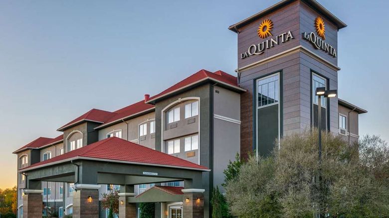 <b>La Quinta Inn & Suites Ft Worth Exterior</b>. Images powered by <a href="https://iceportal.shijigroup.com/" title="IcePortal" target="_blank">IcePortal</a>.
