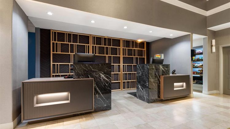 La Quinta Inn & Suites Brookshire Lobby