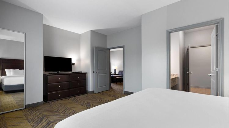 La Quinta Inn & Suites Brookshire Suite