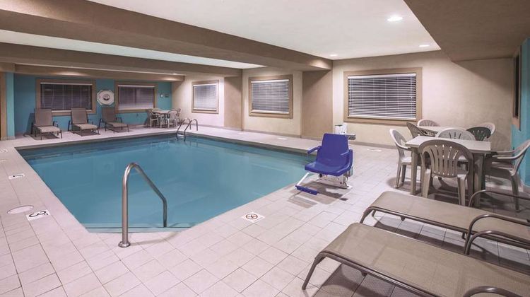 La Quinta Inn & Suites Erie Pool