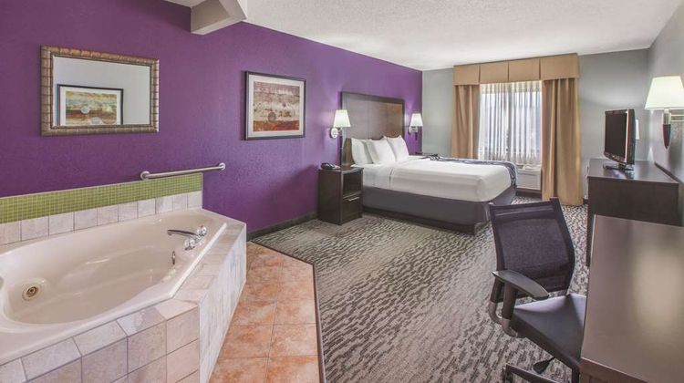 La Quinta Inn & Suites Erie Suite