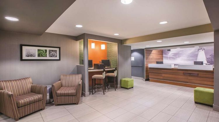 La Quinta Inn & Suites Erie Lobby