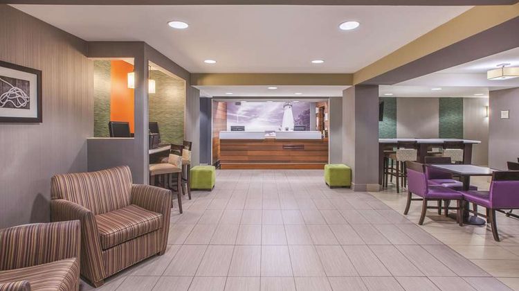 La Quinta Inn & Suites Erie Lobby