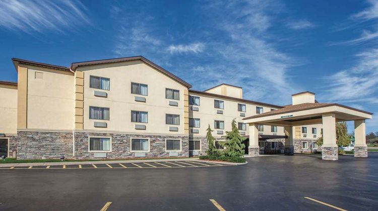La Quinta Inn & Suites Erie Exterior