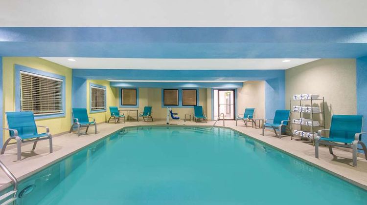 La Quinta Inn & Suites Erie Pool