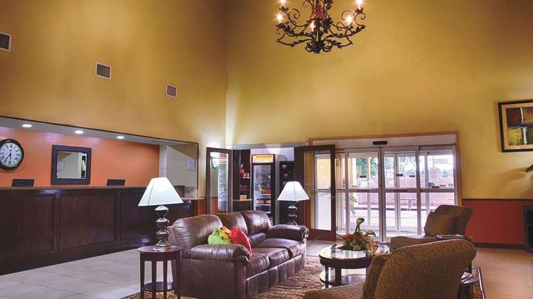 La Quinta Inn & Suites Alice Lobby
