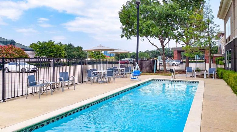 <b>La Quinta Inn & Suites Las Colinas Pool</b>. Images powered by <a href="https://iceportal.shijigroup.com/" title="IcePortal" target="_blank">IcePortal</a>.
