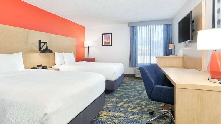 La Quinta Inn & Suites Las Colinas Room
