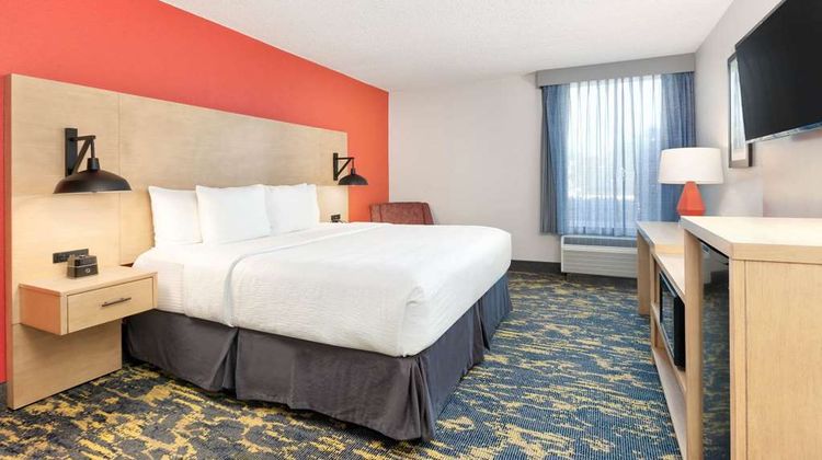 La Quinta Inn & Suites Las Colinas Room