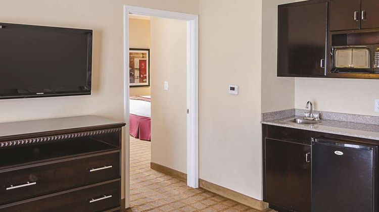 La Quinta Inn & Suites North Mobile Suite