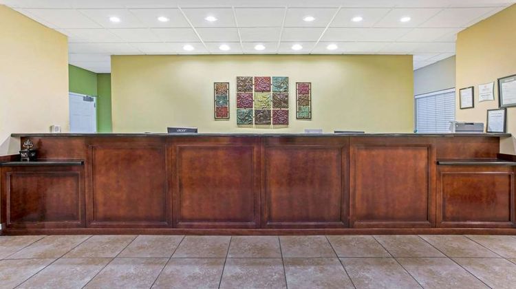 La Quinta Inn & Suites North Mobile Lobby