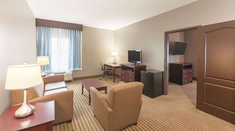 La Quinta Inn & Suites Bush Intl Airport Suite