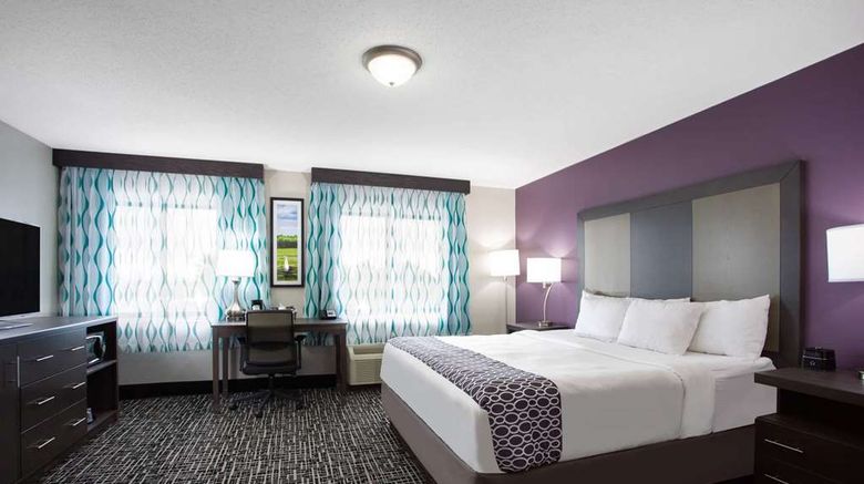 <b>La Quinta Inn Roanoke Salem Room</b>. Images powered by <a href="https://iceportal.shijigroup.com/" title="IcePortal" target="_blank">IcePortal</a>.