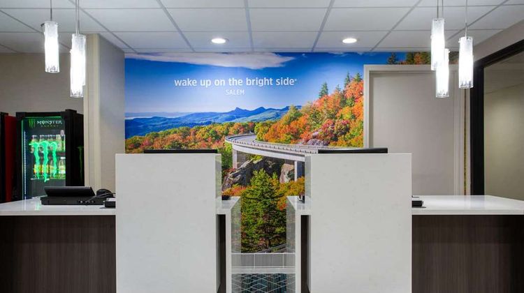 La Quinta Inn Roanoke Salem Lobby