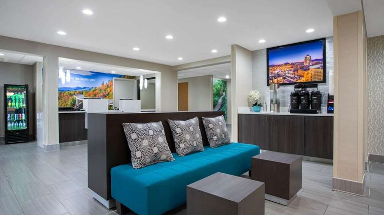 <b>La Quinta Inn Roanoke Salem Lobby</b>. Images powered by <a href="https://iceportal.shijigroup.com/" title="IcePortal" target="_blank">IcePortal</a>.