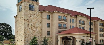 La Quinta Inn & Suites DFW Airport Exterior