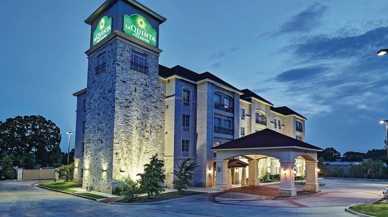 <b>La Quinta Inn & Suites DFW Airport Exterior</b>. Images powered by <a href="https://iceportal.shijigroup.com/" title="IcePortal" target="_blank">IcePortal</a>.