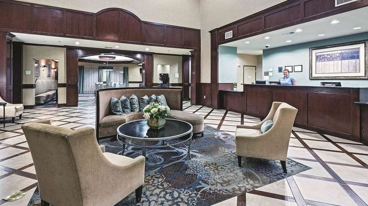 La Quinta Inn & Suites DFW Airport Lobby