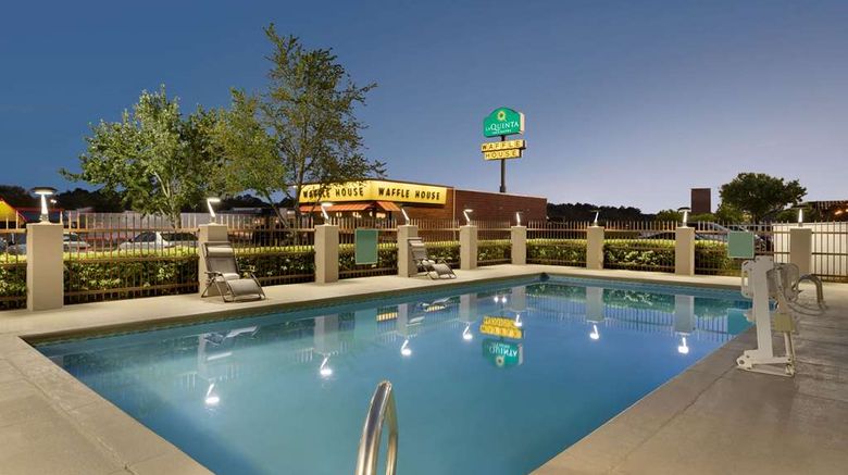<b>La Quinta Inn & Suites Dothan Pool</b>. Images powered by <a href="https://iceportal.shijigroup.com/" title="IcePortal" target="_blank">IcePortal</a>.