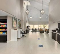 La Quinta Inn & Suites Dothan Lobby