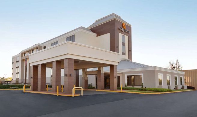La Quinta Inn & Suites Dothan Exterior