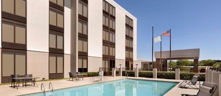 La Quinta Inn & Suites Dothan Exterior